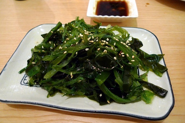 A dish of spicy pickled seaweed