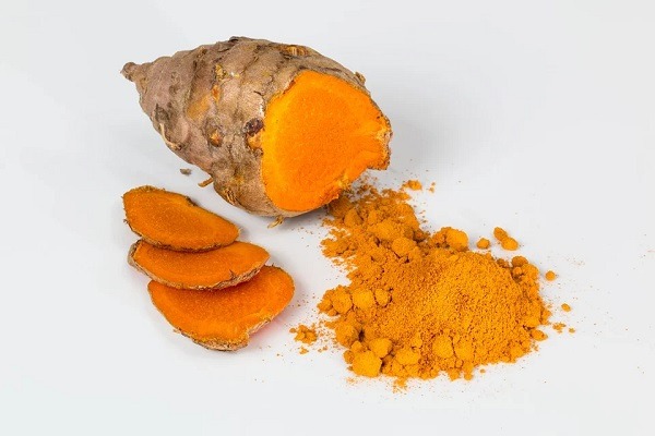 raw turmeric and turmeric powder