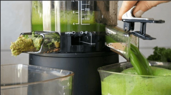How a slow juicer function