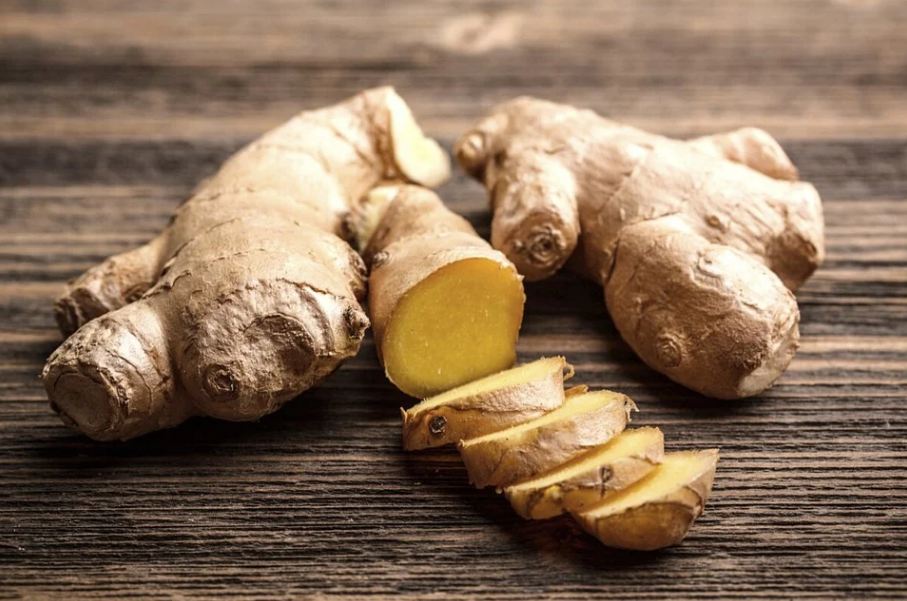 sliced fresh ginger