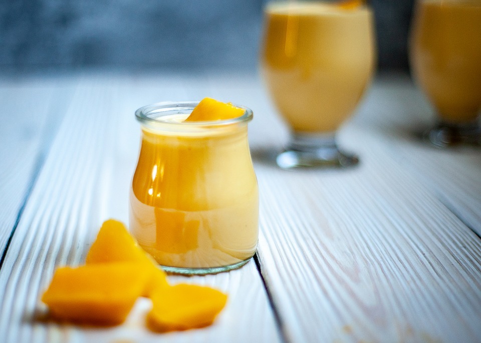 mango slices and juice in a glass