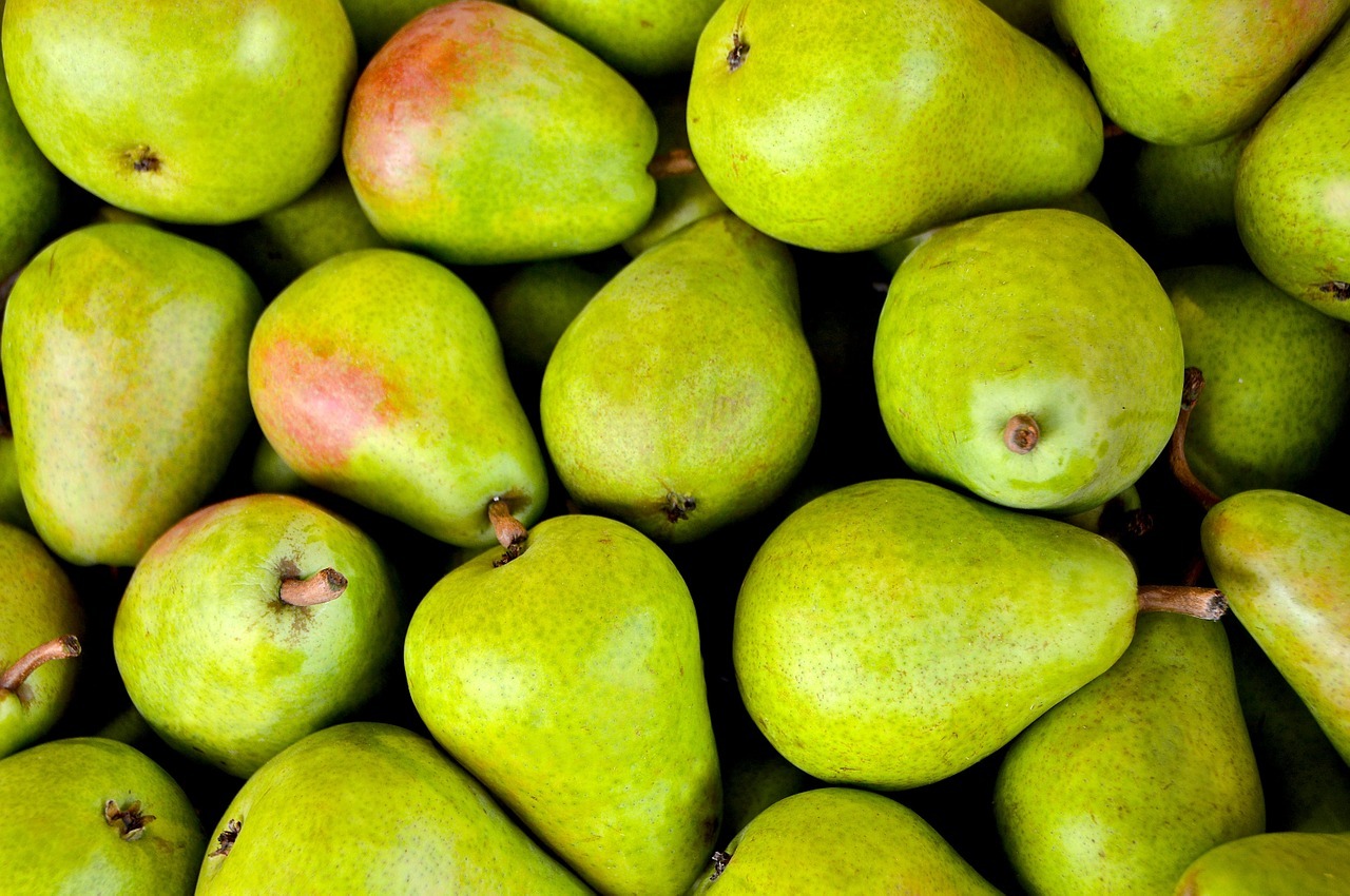 pear in a basket, green