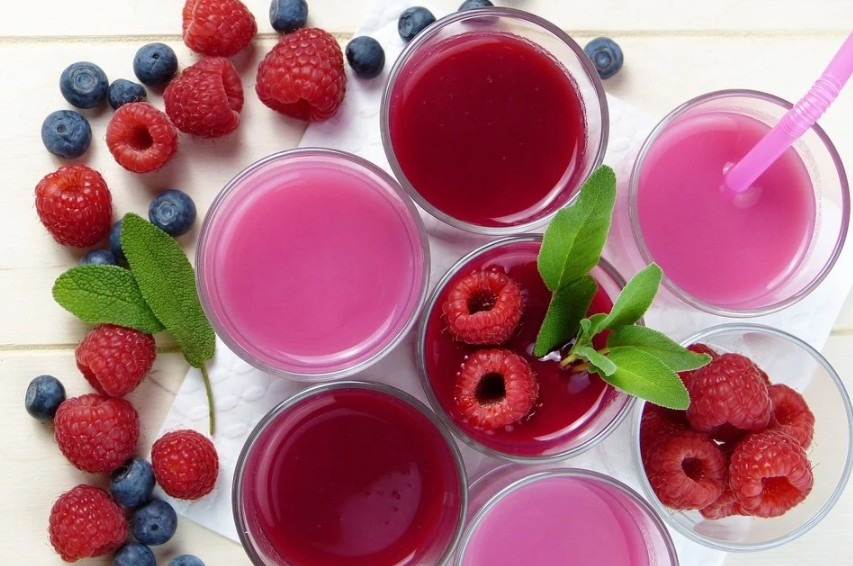 juices and smoothies made of berries